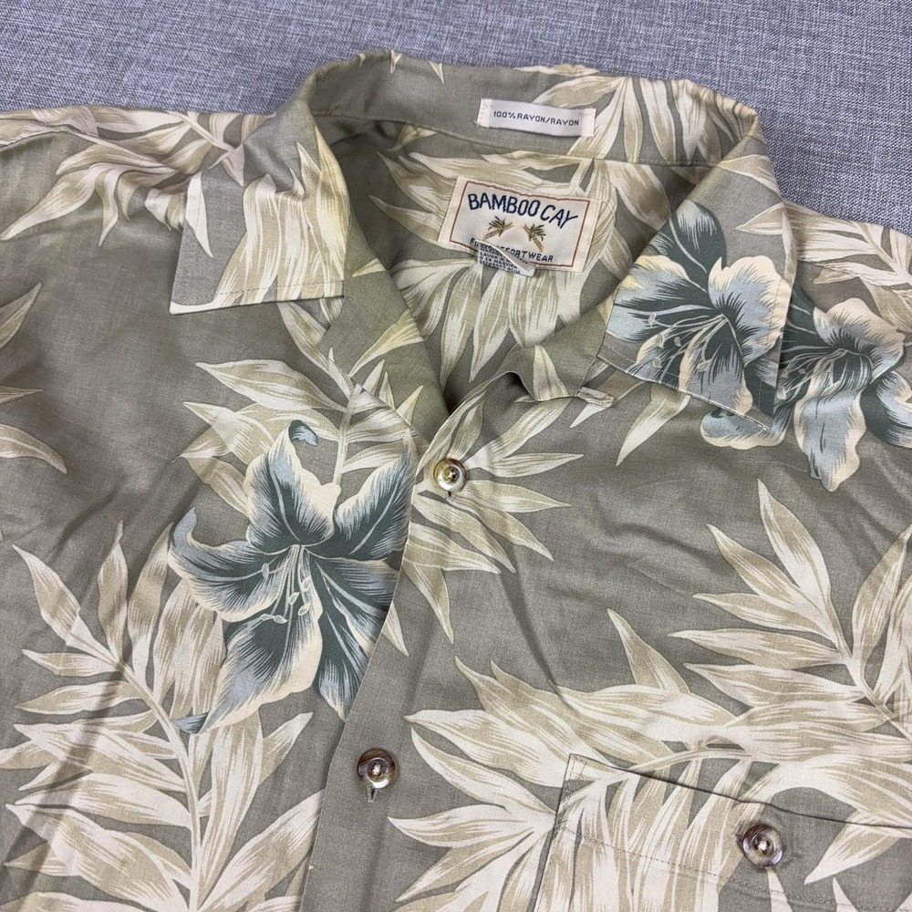Bamboo Cay Shirt Mens Large Gray Floral Hawaiian Short Sleeve Button Up Resort